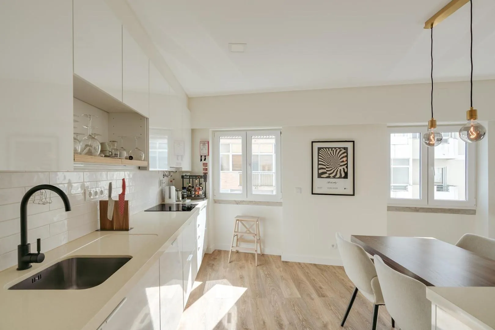 Hostwise - Flat W/ Balcony & Workspace Lisboa Daire