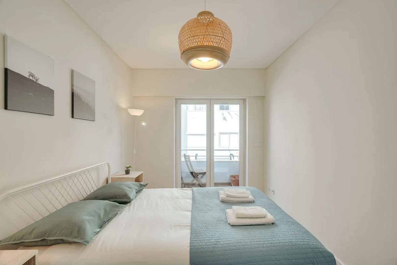 Daire Hostwise - Flat W/ Balcony & Workspace Lisboa
