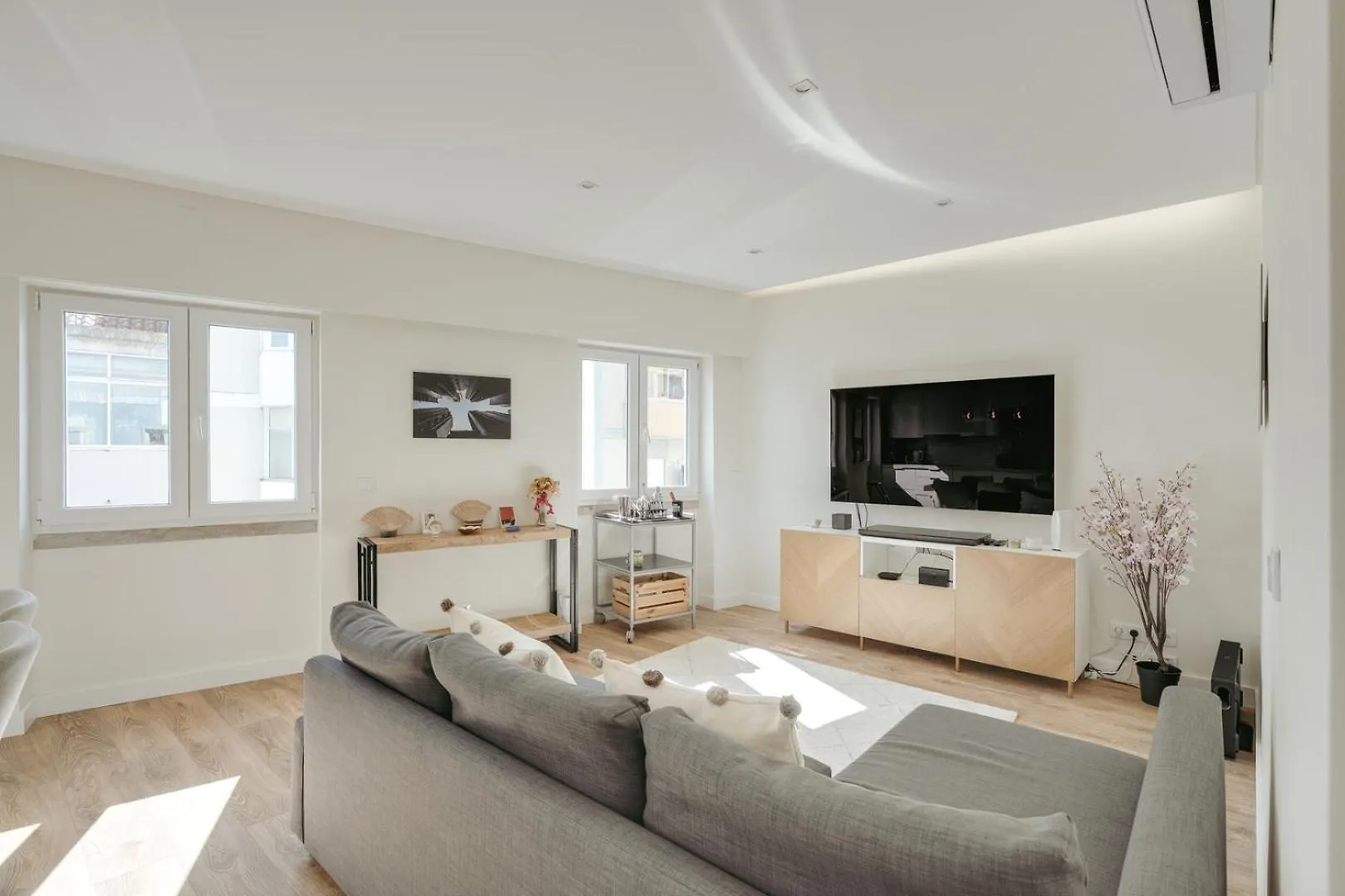 Hostwise - Flat W/ Balcony & Workspace Lisboa
