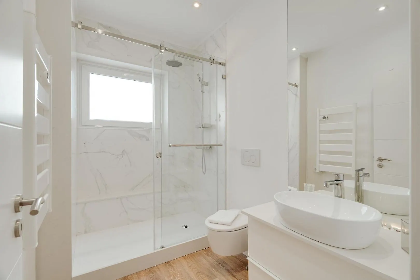 Hostwise - Flat W/ Balcony & Workspace Lisboa 0*,  葡萄牙