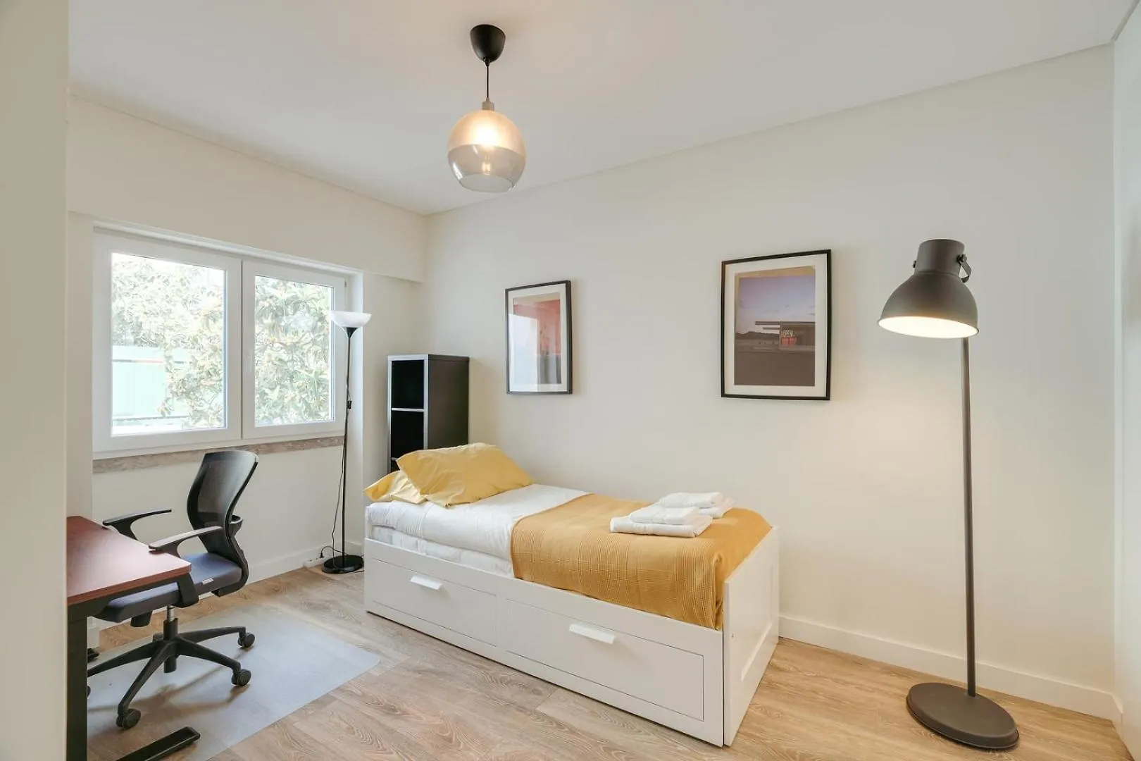 Hostwise - Flat W/ Balcony & Workspace Lisboa